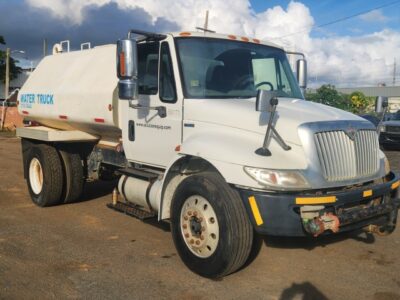 International 4300 2011 con 2,000 galones
