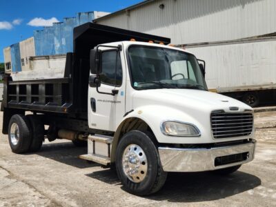 Freighliner M2 106 2011